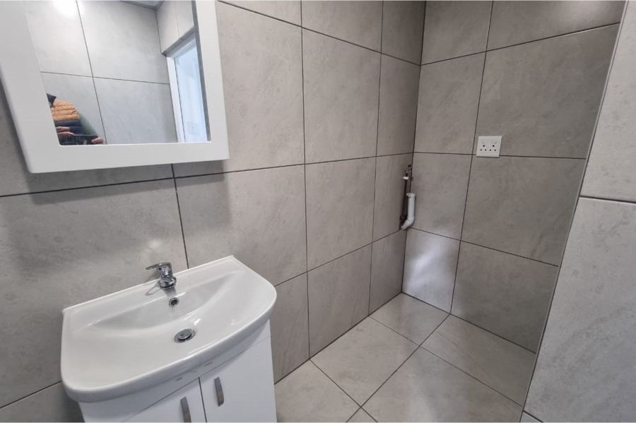 To Let 2 Bedroom Property for Rent in Cambridge Eastern Cape